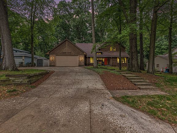5th image of 1746 Chateau Dr SW