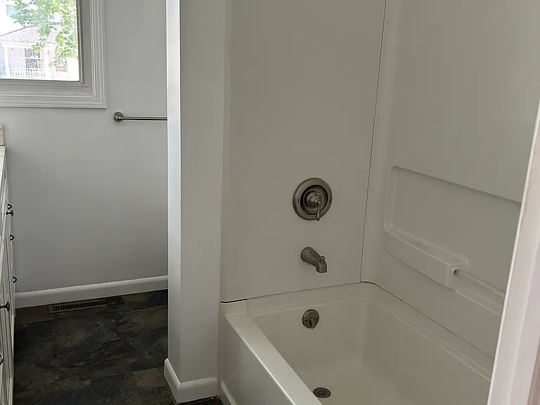 48 Isham Ave — Photo 6