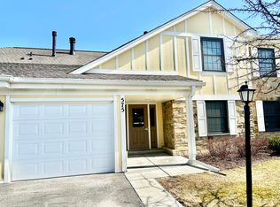 575 Greystone Ln APT A2, Wheeling, IL 60090