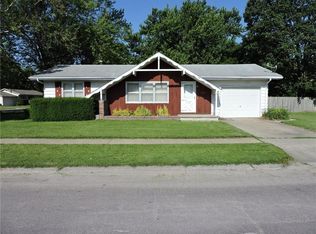 120 S 10th Ave, Winterset, IA 50273