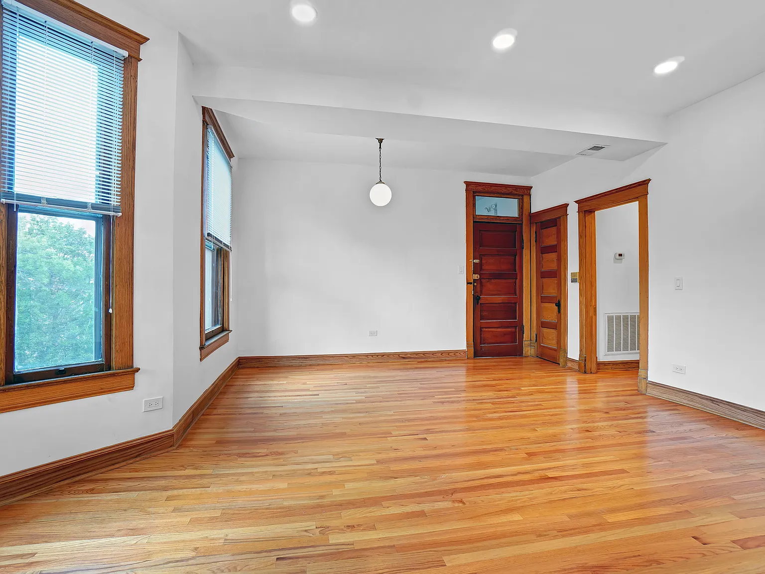 2 bed, 1.0 bath, $1,930 — Photo 4