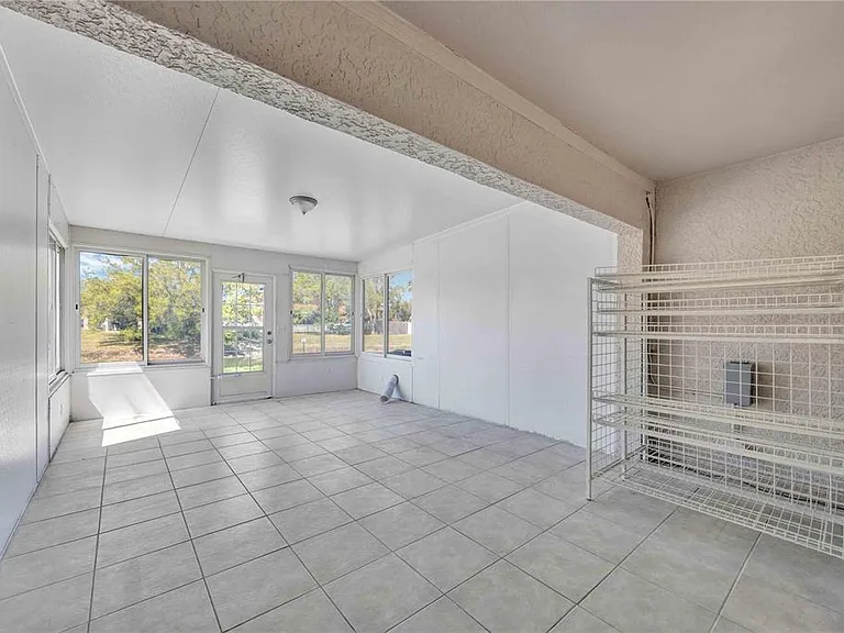 727 Kensington Lake Cir — Photo 54