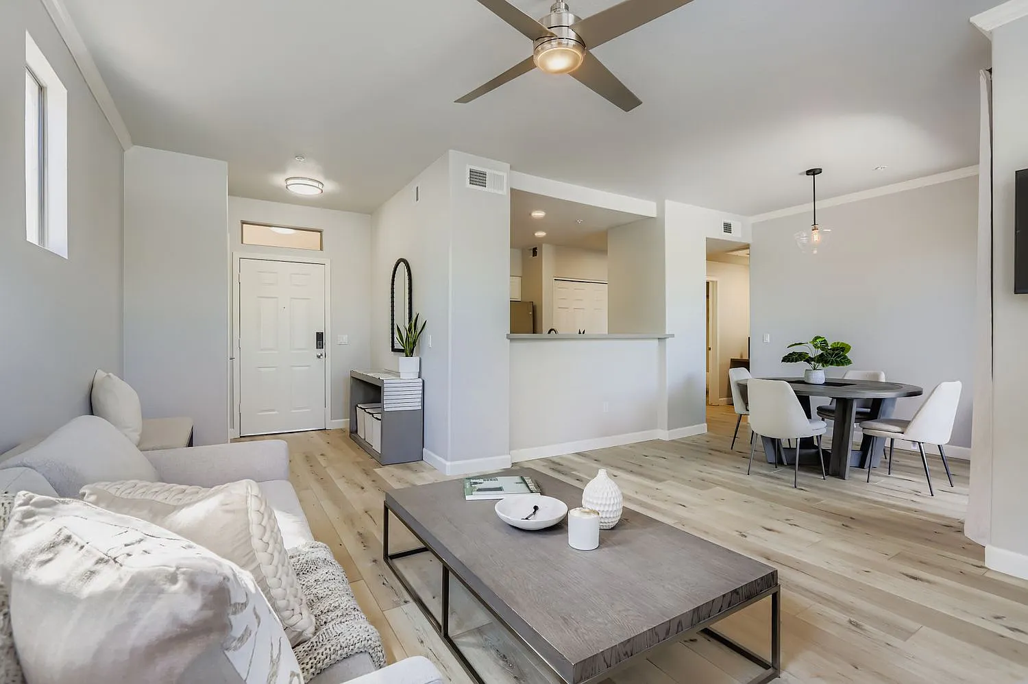 1 bed, 798 sqft, $2,200 — Photo 1
