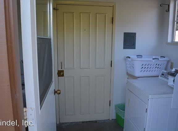 3rd image of 2215 Redwood St
