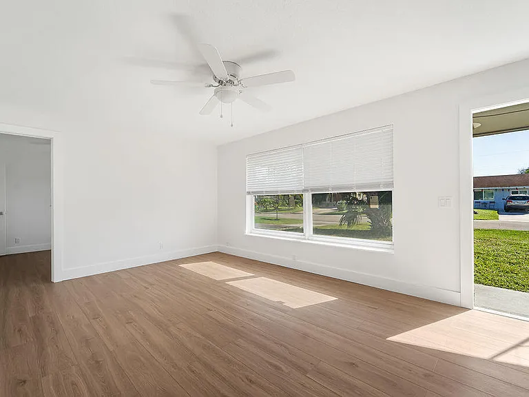 4317 Birdwood St — Photo 3