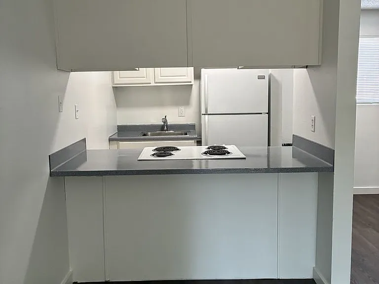 Interlakken Apartments — Photo 11