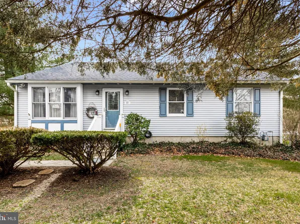 381 Gardens Ave, Atco, NJ 08004