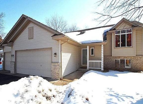 2nd image of 9413 Bataan St NE