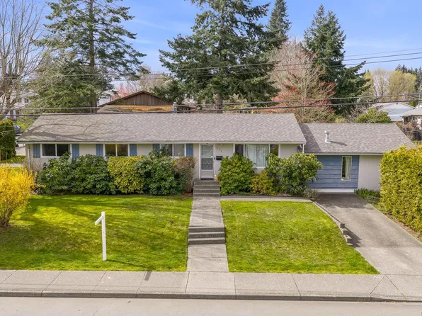 533 Salish St, Comox, BC V9M 3K5