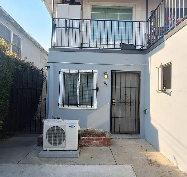 611 S Flower St — Photo 2