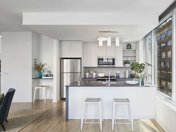 2nd image of 720 N Wells St #1515