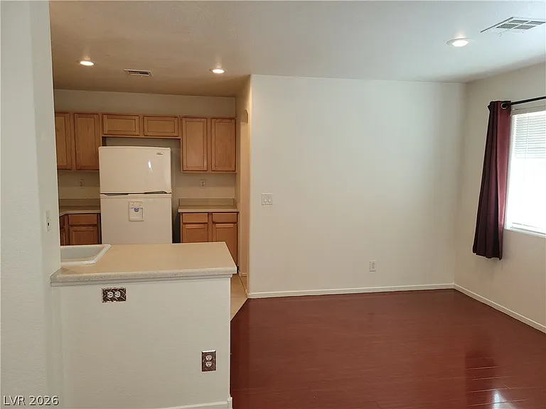 9275 Hollander Ave — Photo 7