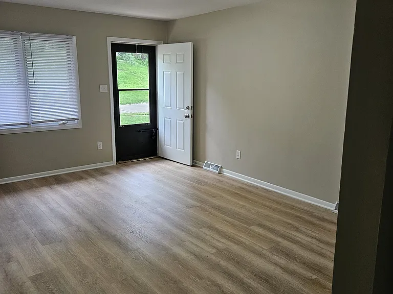 2516 Sheridan Ave — Photo 7