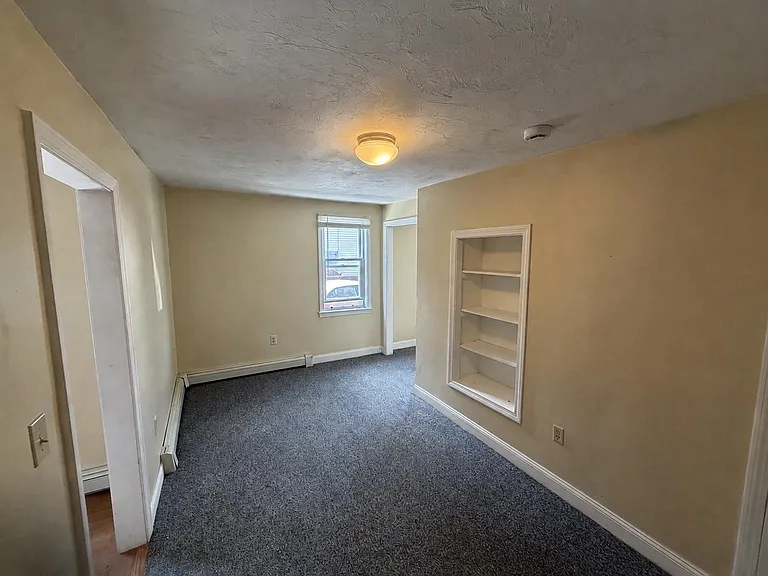 15-17 Chestnut St #2 — Photo 3