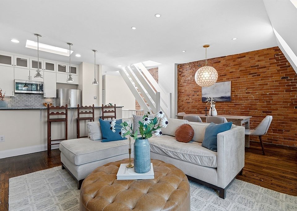 1st image of 7 Concord Sq APT 4