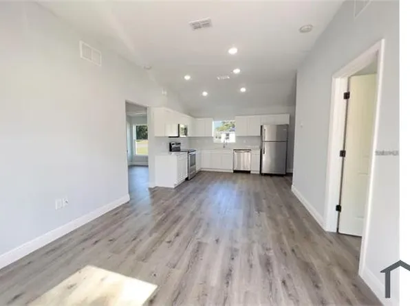221 Locust Pass Ln, Ocala, FL 34472