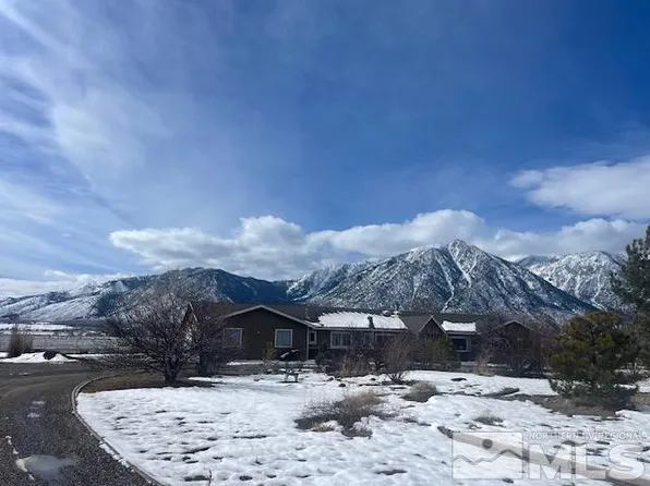 1049 Country Ln, Gardnerville, NV 89460
