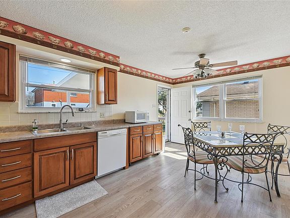 4th image of 4643 Candace Dr