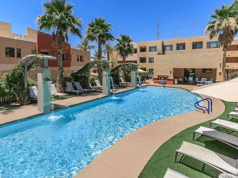 Las Aguas Apartments — Photo 11
