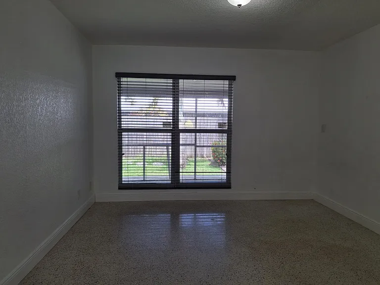1624 NE 25th St #1624 — Photo 13