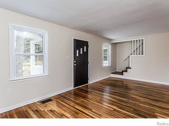 4th image of 21166 Osmus Ave