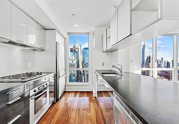 3rd image of 350 W 42nd St APT 47E
