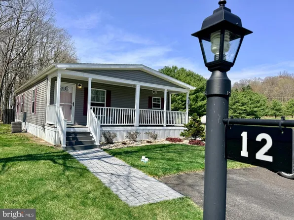 12 S Spirit Ct, New Ringgold, PA 17960