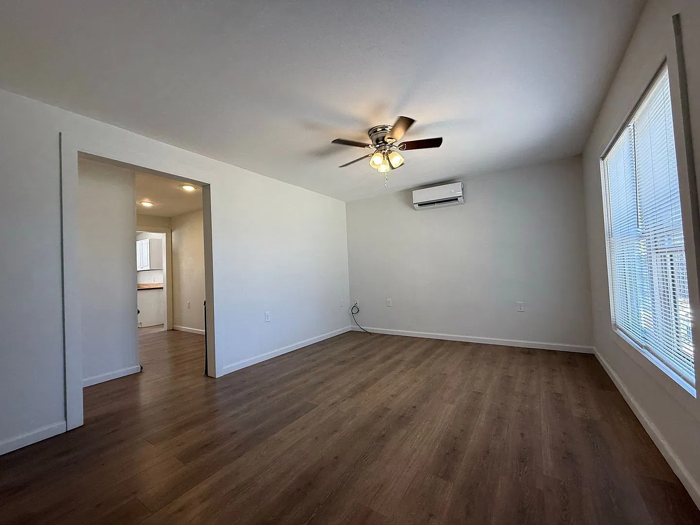 Adorable And Updated Home In Bronte Available Now! — Photo 4