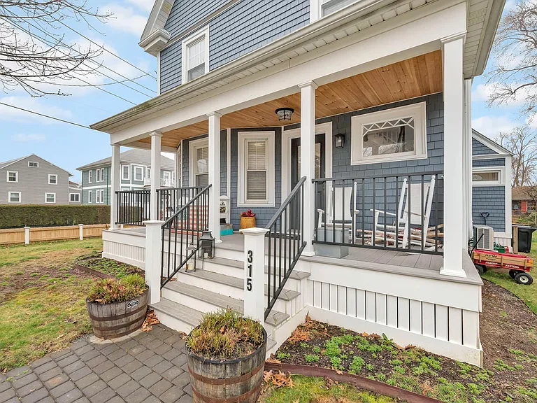 315 Billings Rd — Photo 3