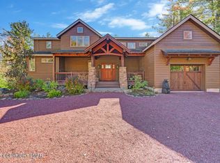 6180 Lakeview Dr, Pocono Pines, PA