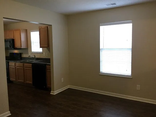332 Aberdeen Cir — Photo 7