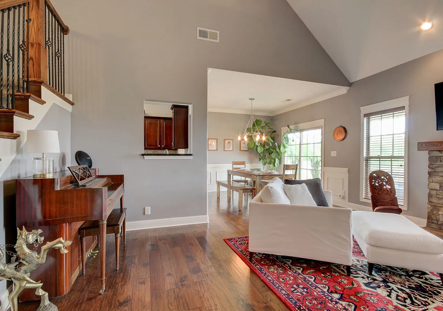 Spectacular Custom Home in Beautiful Farmington — Photo 4