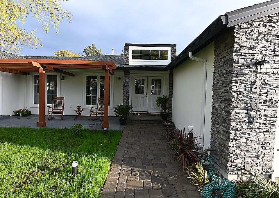 1st image of 467 Encino Dr