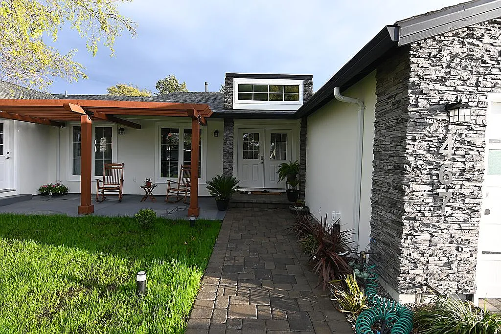467 Encino Dr photo 1