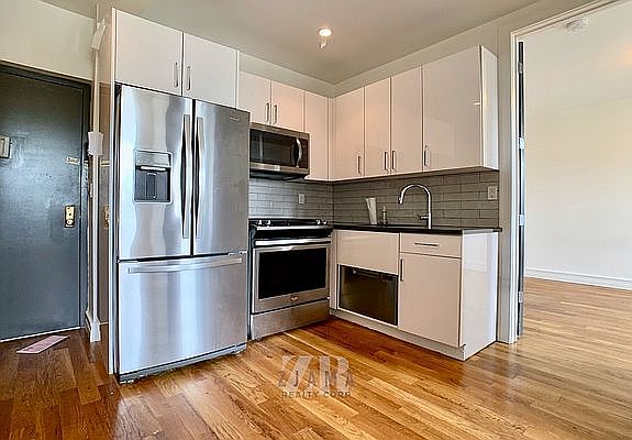 2nd image of 1030 Carroll St #B4