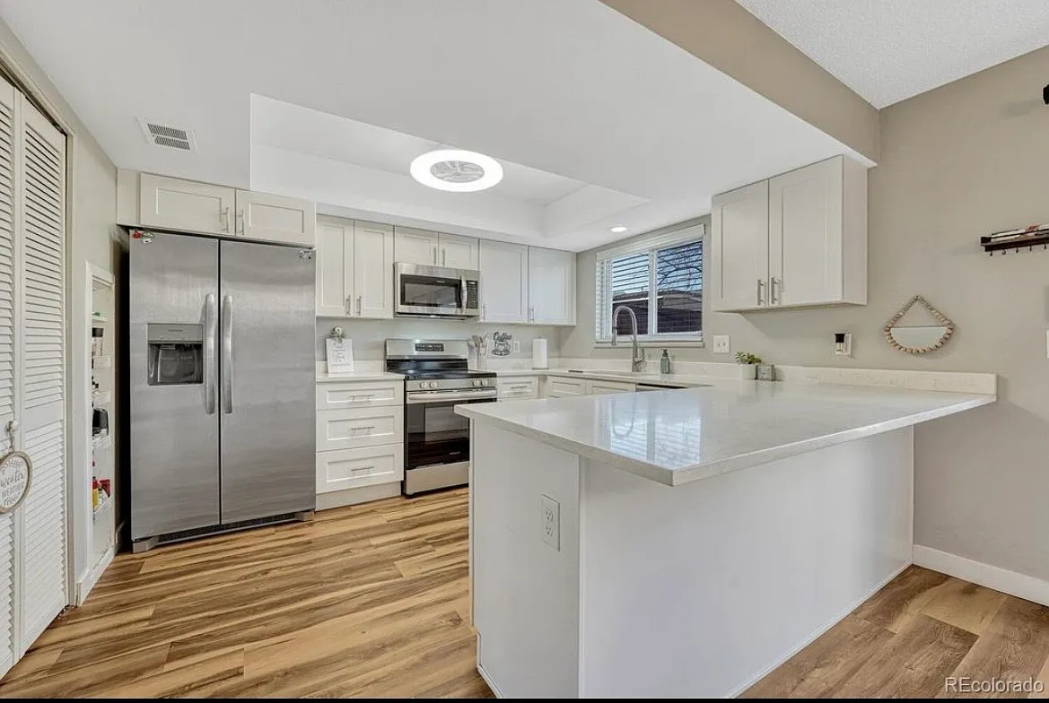 3 bed, 2.5 bath, 1584 sqft, $1,700 — Photo 2