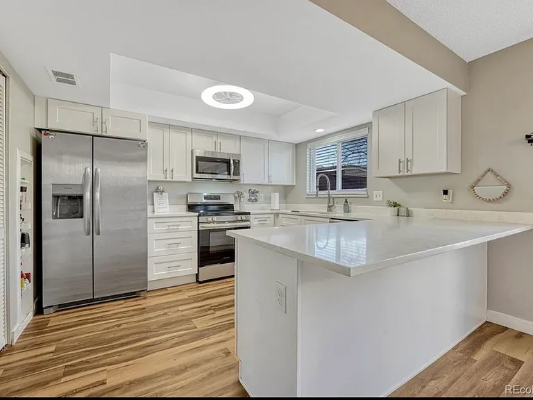 9004 E Mansfield Ave — Photo 2