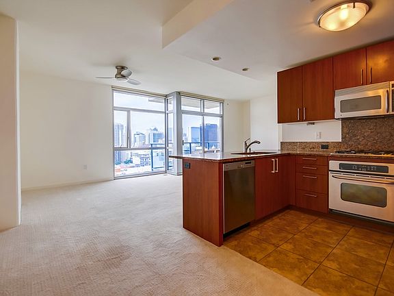 2nd image of 800 The Mark Ln Unit 1601