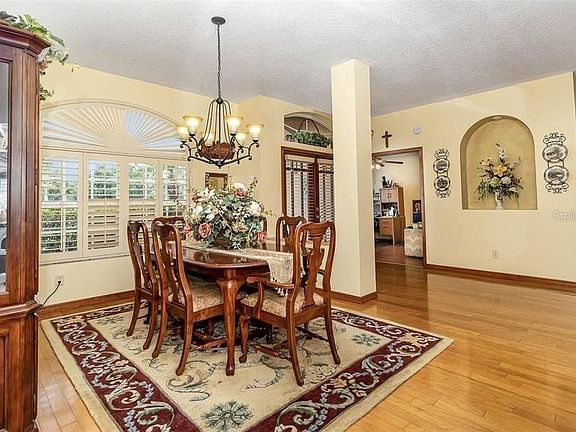 3rd image of 10001 Highland Woods Ct