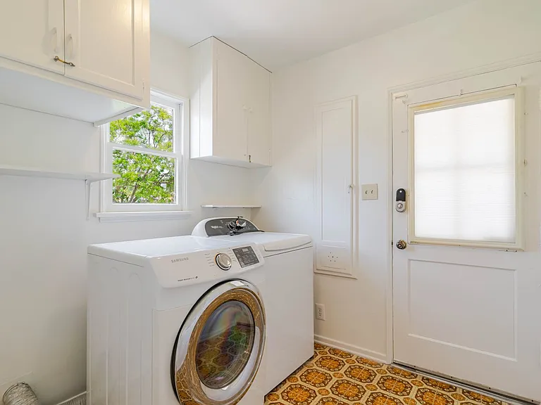 4950 Newcastle Ave — Photo 24