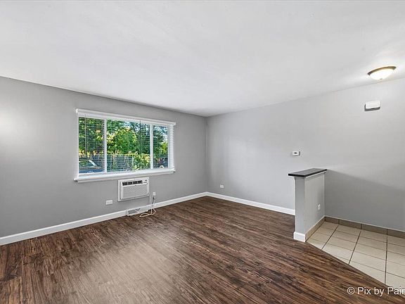 3rd image of 516 W Division St APT 4
