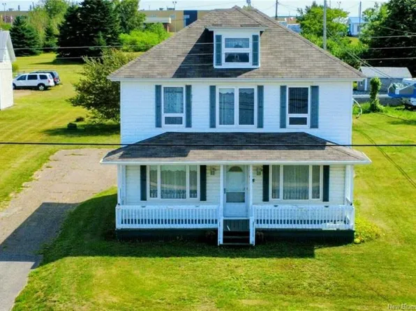 98 Saint Pierre Blvd E, Caraquet, NB E1W 1A9
