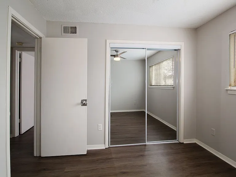 U of M Area - Southernwood Apartments — Photo 27