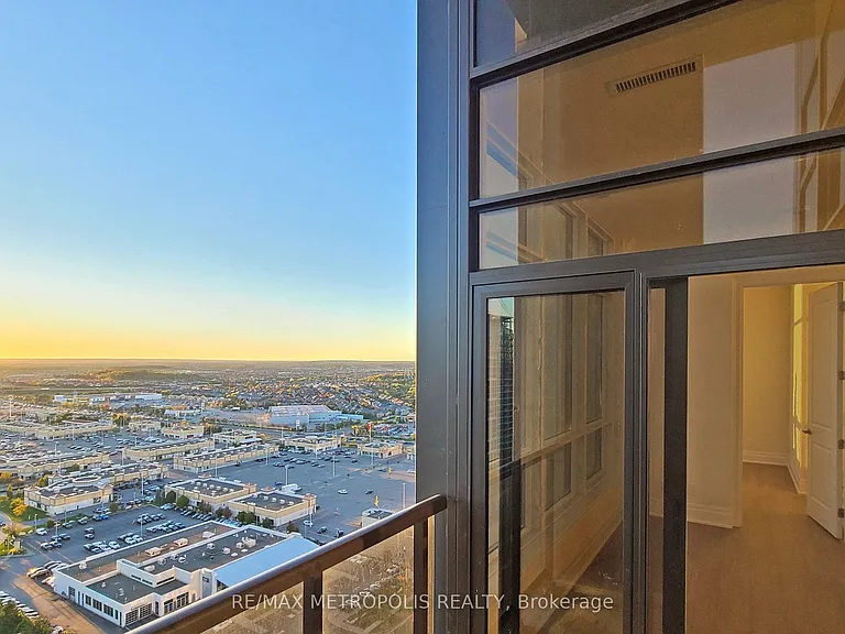 9075 Jane St #Penthouse 08 — Photo 43