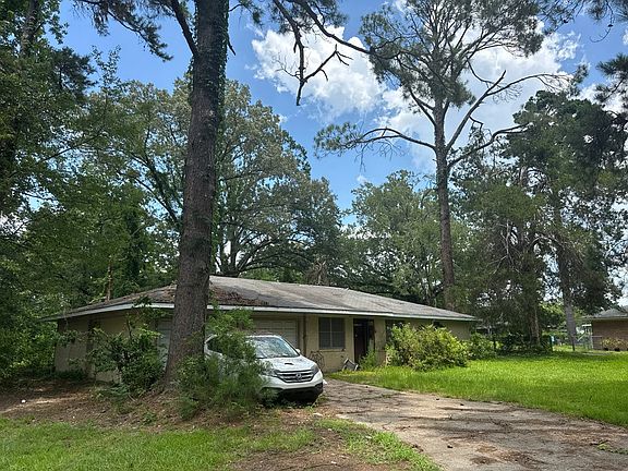 3rd image of 110 W Highland Ave