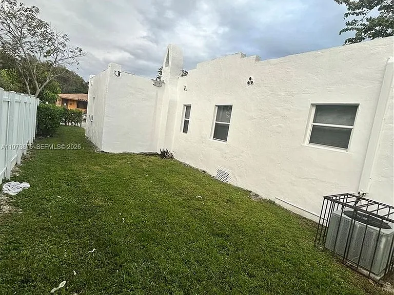 1036 NW 47th Ter — Photo 14