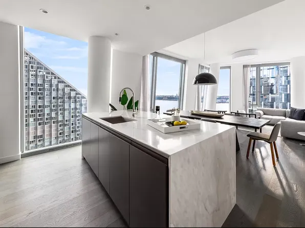 645 West 59th Street 1701 image 1 of 19