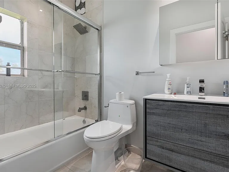 18460 NE 30th Ave #18460 — Photo 36