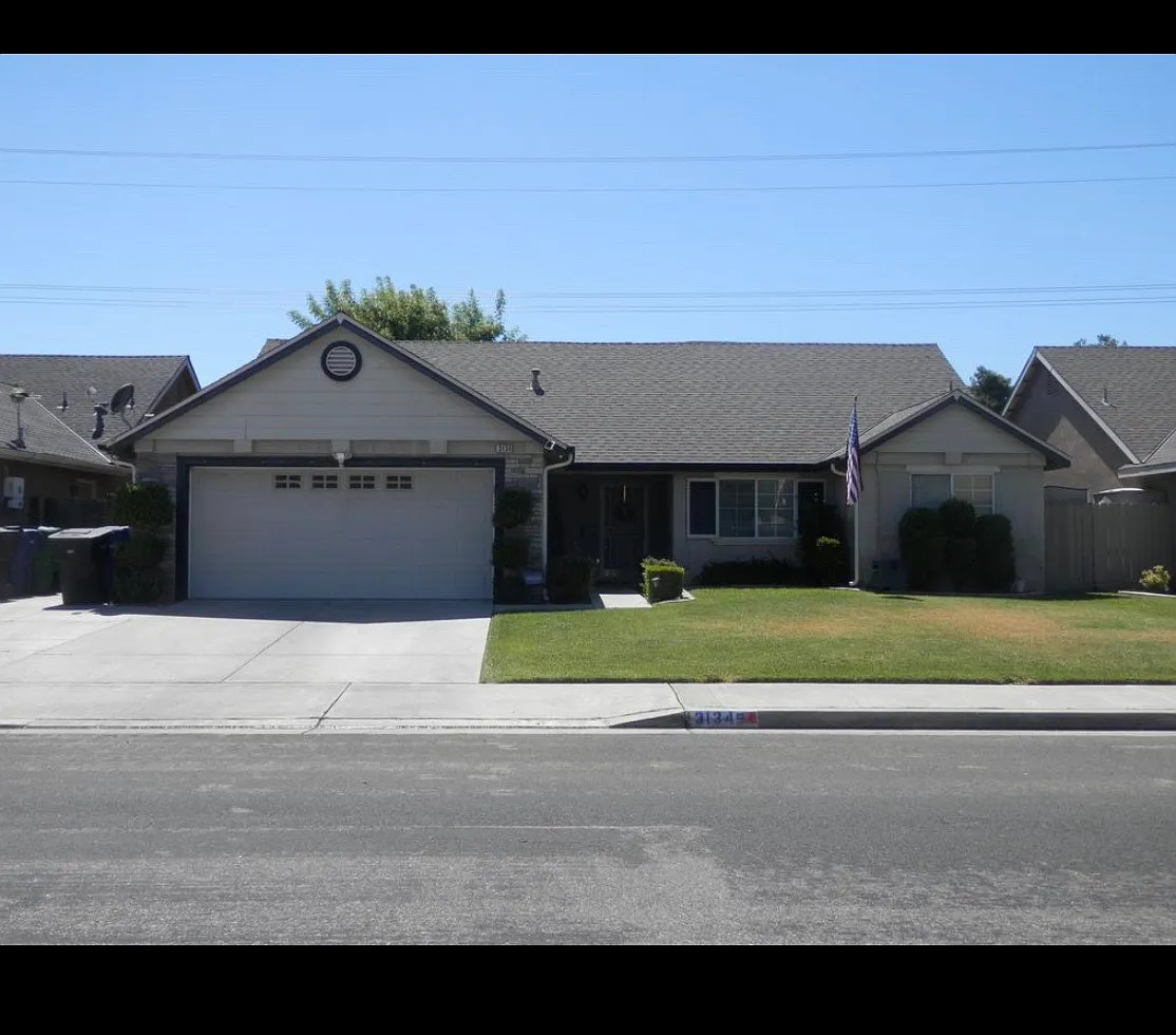 3 bed, 1300 sqft, $2,300 — Photo 1