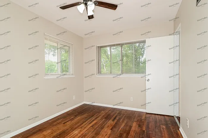 10623 Hallwood Dr — Photo 8